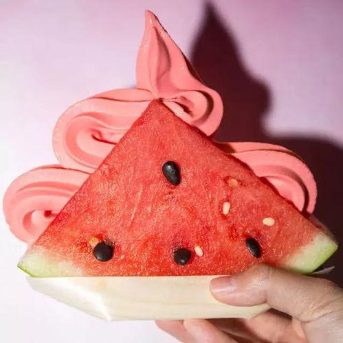 网红吃瓜冰淇淋,夏日清凉新潮流